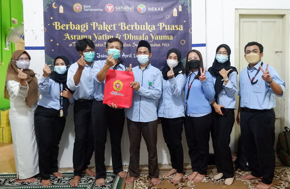 Berbagi Paket Berbuka Puasa Bersama Anak Yatim dan Duafa